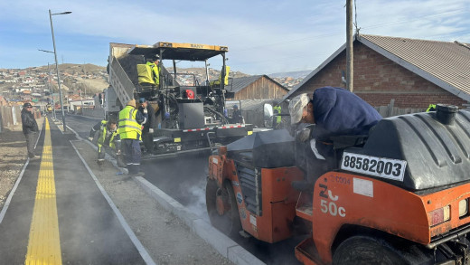 Нарангийн голын авто замаас Ус түгээх 902-р худаг хүртэл Толгойтын 91-р гудамжинд шинээр баригдаж буй 0.482 км авто замын ажлын явц 90 хувьтай үргэлжилж байна