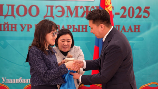 ХӨГЖЛИЙН БЭРХШЭЭЛТЭЙ ХҮНИЙ ХӨГЖЛИЙН ЕРӨНХИЙ ГАЗРЫН ДАРГА Д.ГЭРЭЛ АЖЛАА ХҮЛЭЭН АВЛАА