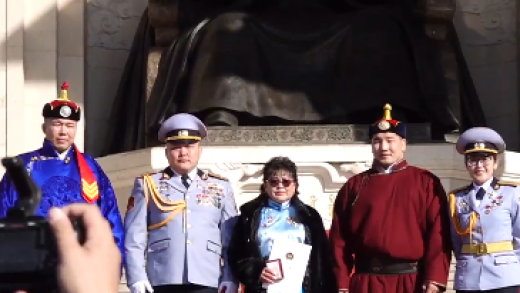 Гавьяат дасгалжуулагч Т.Өсөх-Ирээдэй: Монгол бөхийн их буян хишигт залбирч байна